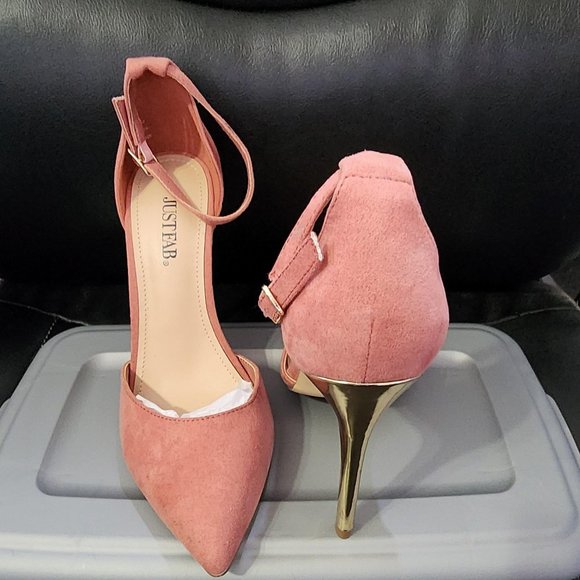 JustFab Shoes - EUC Just Fab Faux Suede Pointed Heels